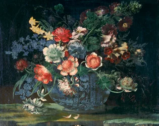 Becken aus chinesischem Porzellan mit einem Blumenstrauß